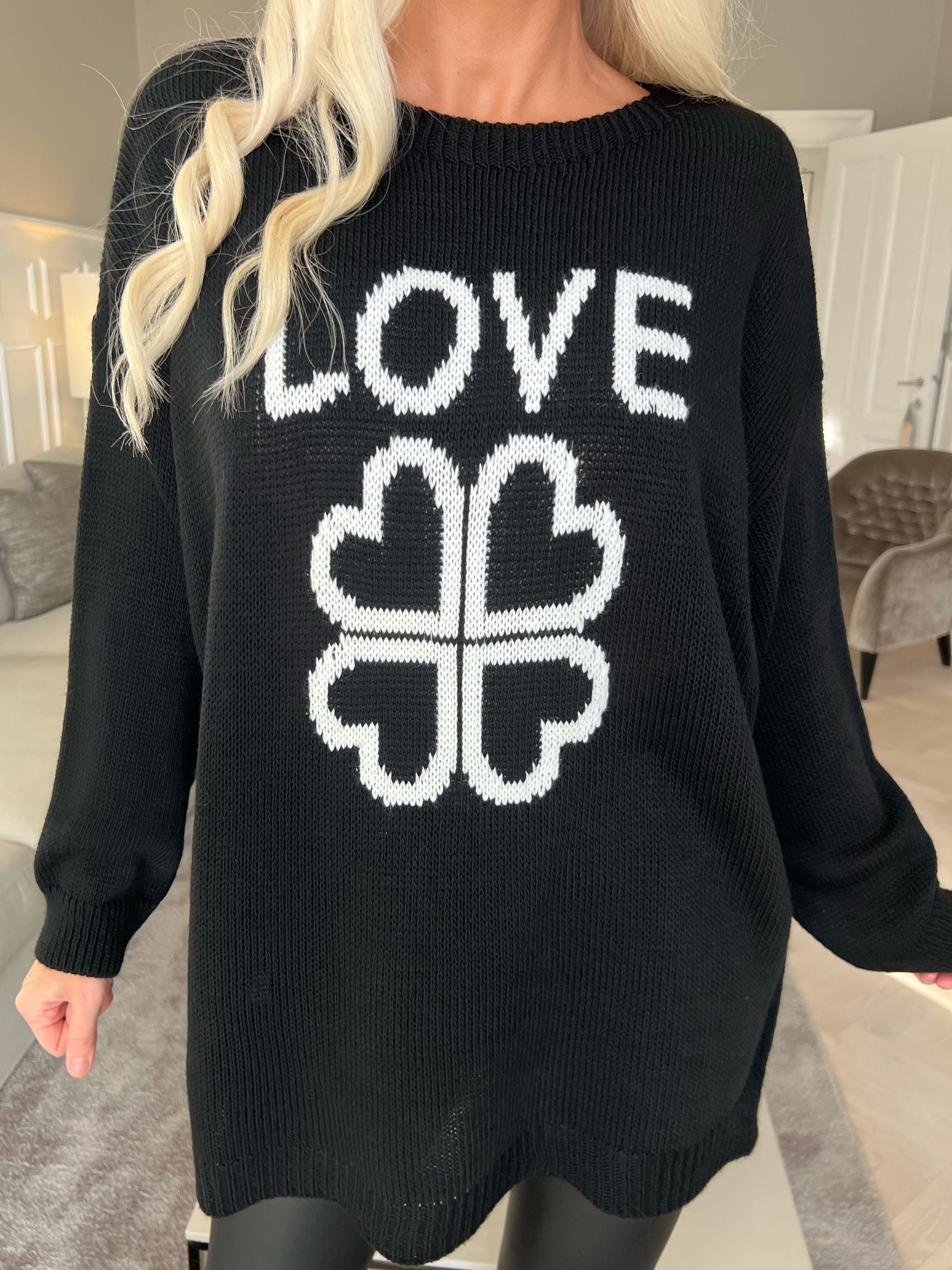 Mia - Strikbluse med firkløver på